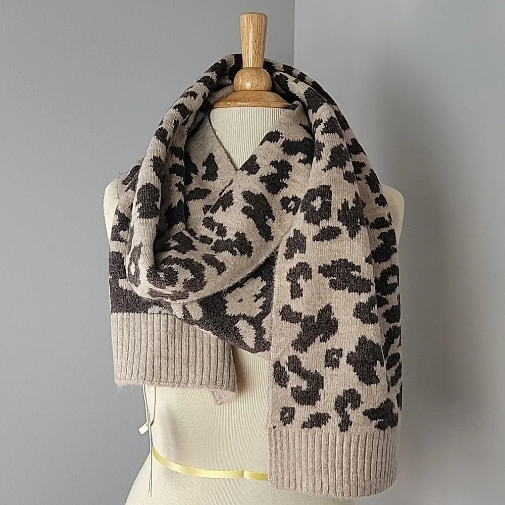 LOOK BY M Leopard Print Merino Wool Blend Reversible‎ Brown Cream Winter Scarf